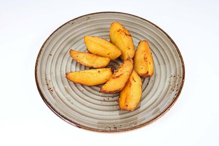 Картофель, жаренный в кожуре