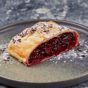 Штрудель с вишней