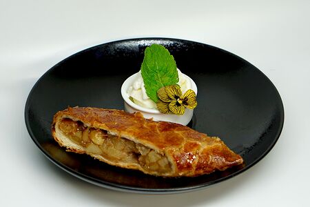 Штрудель с яблоком