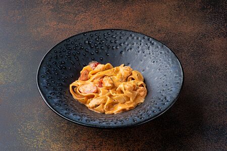 Феттуччине с лососем