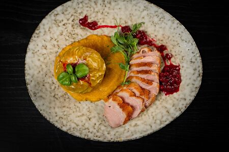 Утиная грудка с тыквенным пюре