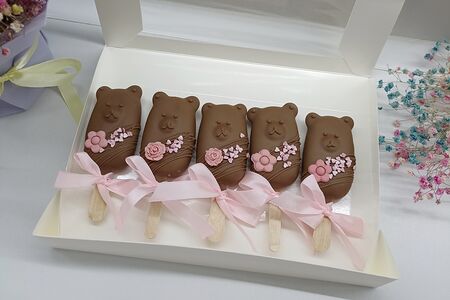 Пирожные кейк-попсы эскимо в виде мишек