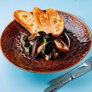 Мидии бушо с соусе том ям