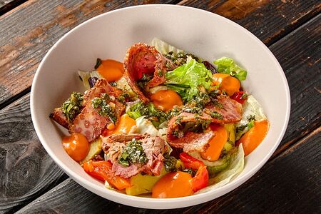 Салат с пастрами и печеными овощами