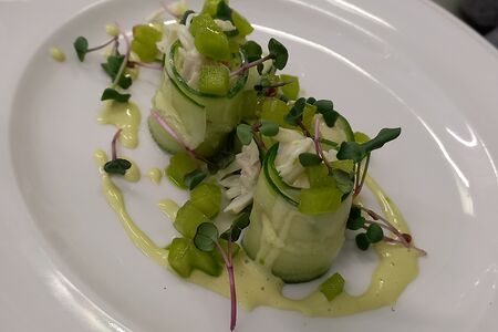 Салат с крабом и огурцом