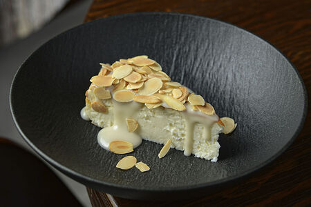 Кокосовый чизкейк с миндалем