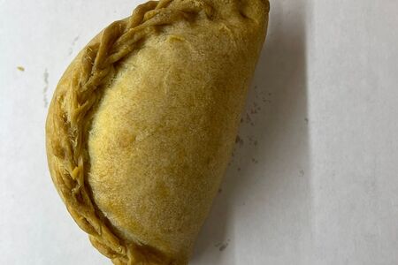 Пирожок сдобный с курагой