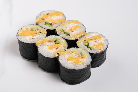 Малый ролл креветка, огурец и соус тагараши