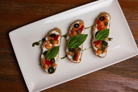 Брускетта с лососем