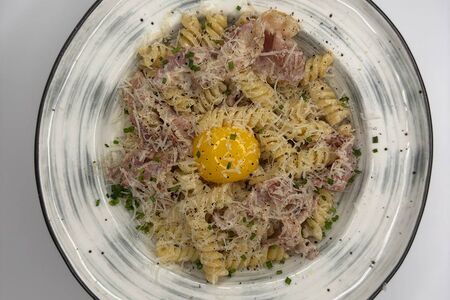 Фузилли с беконом