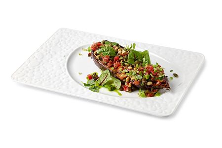 Запеченный баклажан с травами и орехами