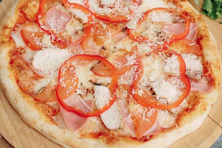 С ветчиной и курицей