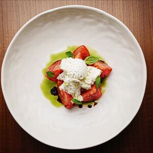 Моцарелла с томатами