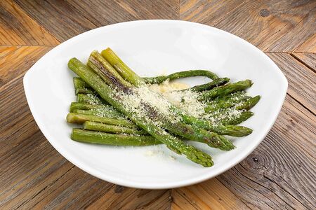 Спаржа на гриле