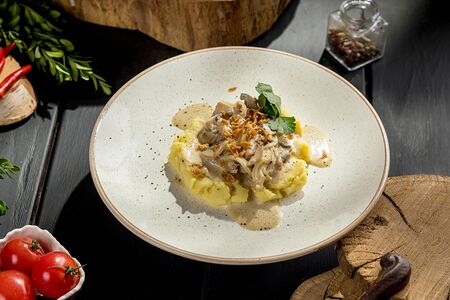 Бефстроганов с картофельным пюре