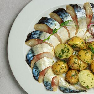 Скумбрия с отварным картофелем