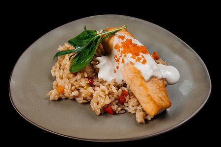 Стейк из лосося с фирменным рисом