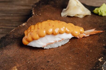 Суши Тигровая креветка и мисо-минтайко