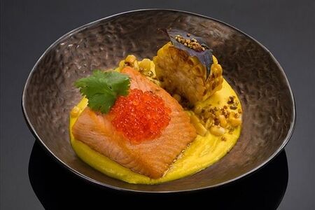 Лосось с кукурузным пюре