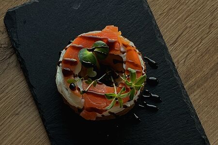 Пончик с лососем