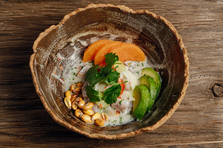 Севиче из сибаса с бататом и соусом tiger milk