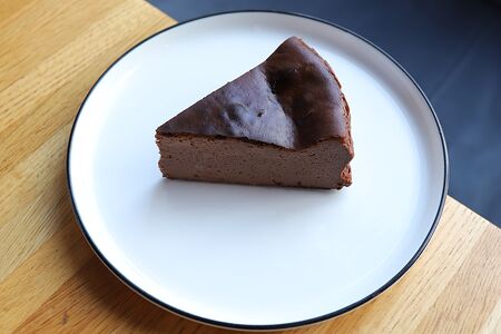 Баский шоколадный чизкейк