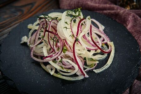 Лук маринованный