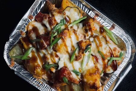 Горячая сковородка с курицей