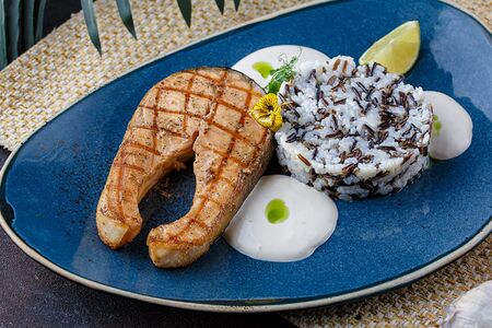 Стейк из семги на гриле с микс-рисом 