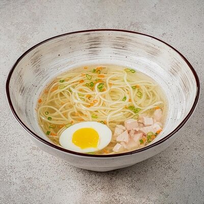 Куриный суп с лапшой и яйцом