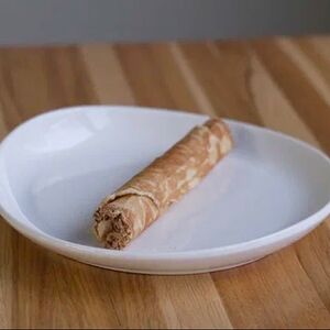 Вафельная трубочка с вареной сгущёнкой