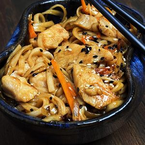 Удон с курицей терияки 