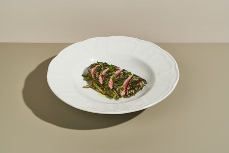 Стейк из тунца с фасолью