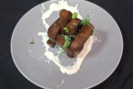 Гренки чесночные из бородинского хлеба