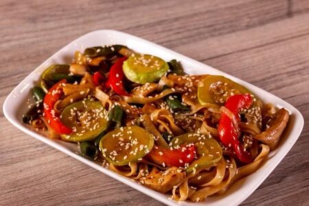 Вок-лапша с курицей