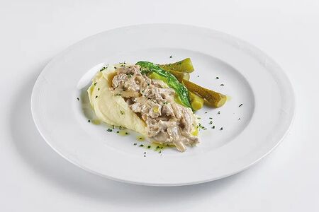 Бефстроганов с картофельным пюре