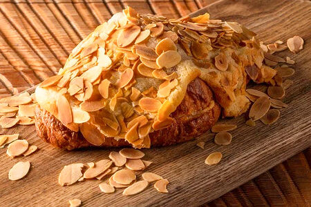 Круассан Миндальный