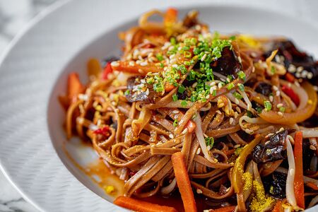 Гречневая лапша с древесными грибами