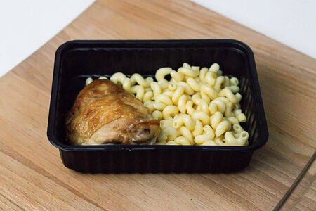 Макароны и куриное бедро