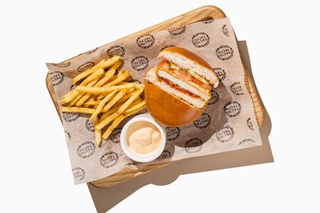 Чикенбургер с картошкой фри