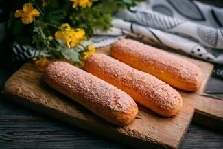 Эклер клубника