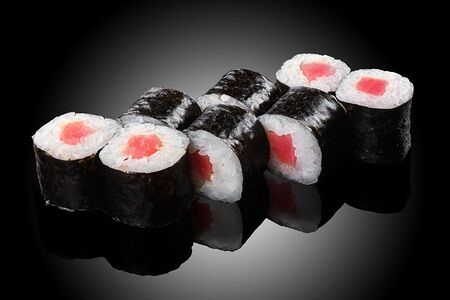 Ролл с тунцом