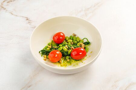 Сочный шпинат с черри