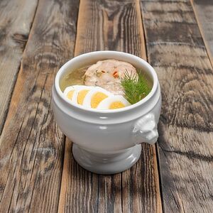 Бульон с куриным рулетом