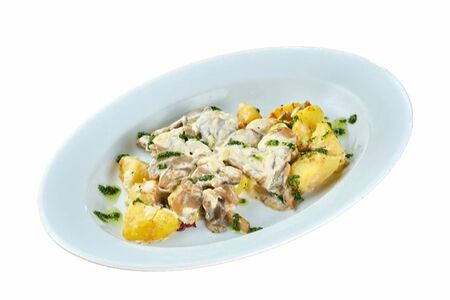 Картофель с курицей и грибами 