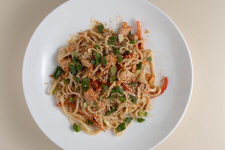 Лапша wok с семгой