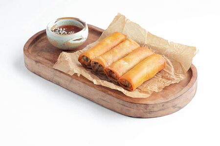 Спринг-ролл с уткой и манго