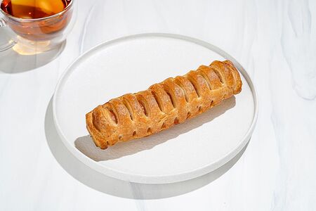 Слойка с Сосиской Марсельской и сыром