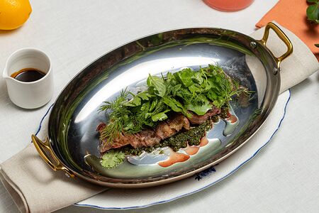 Стейк стриплойн с соусом чимичурри