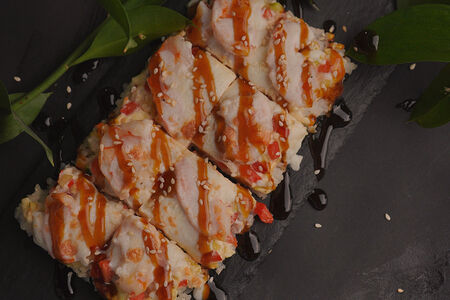 Суши-пицца с креветкой